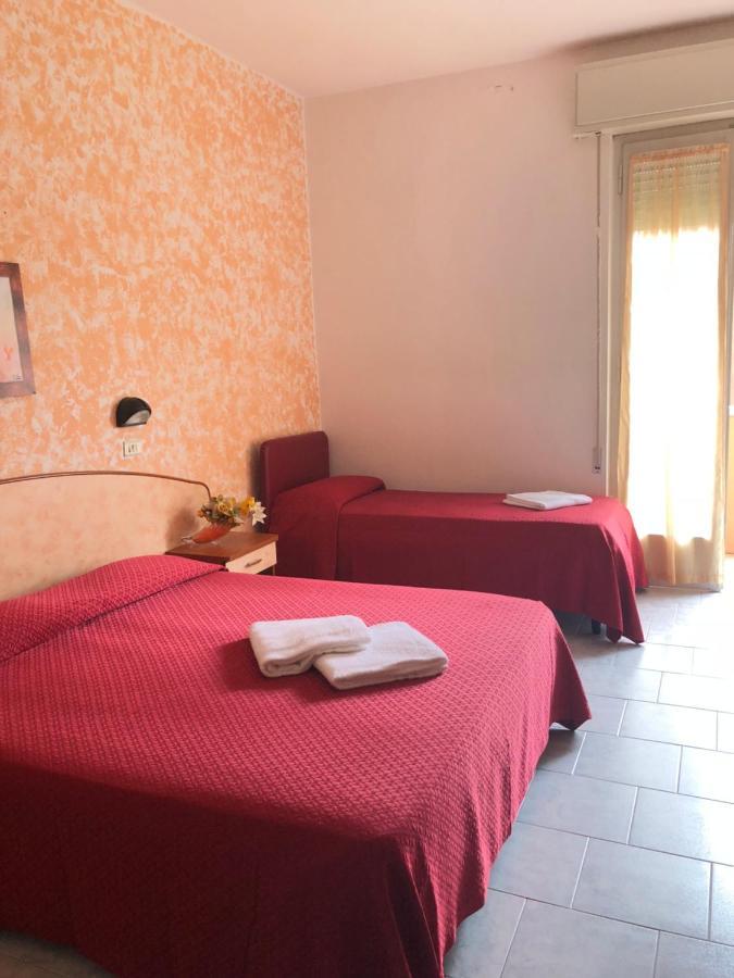 Hotel Serenella Vintage ริมินี ภายนอก รูปภาพ