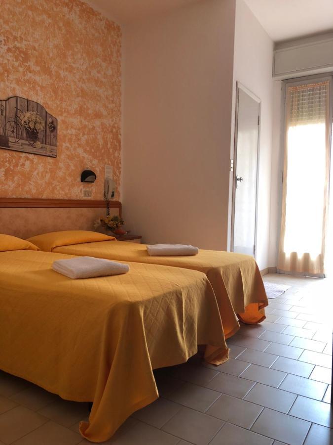 Hotel Serenella Vintage ริมินี ภายนอก รูปภาพ