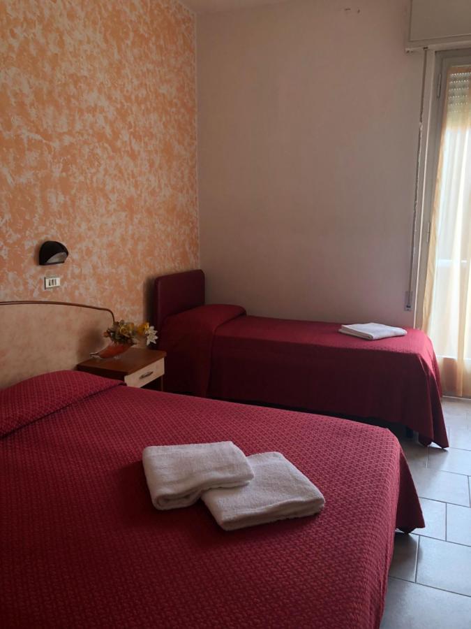 Hotel Serenella Vintage ริมินี ภายนอก รูปภาพ
