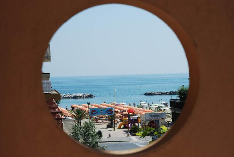Hotel Serenella Vintage ริมินี ภายนอก รูปภาพ